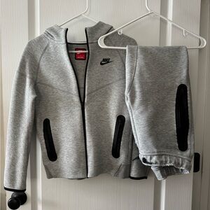Nike Tech Gray Full-Zip Hoodie and sweat pants set!